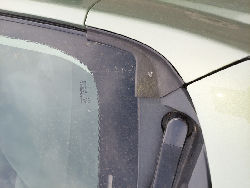 Пластик під лобове скло Nissan Tiida C11  2008 хетчбек 15.0 Бензин 