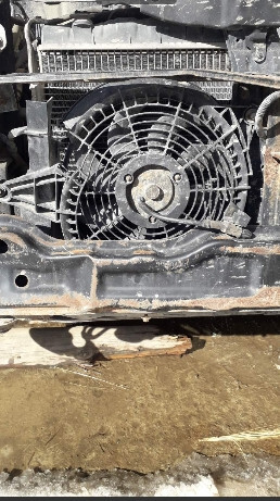 Дифузор радіатора кондиціонера Hyundai Santa FE універсал 2001 р.  2.4 л бензин Дніпро