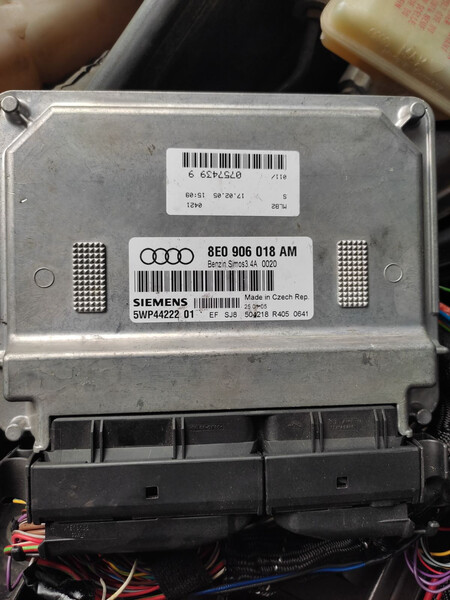 Блок управления двигателем Audi A4 б7 2005 г.  1.6 л бензин