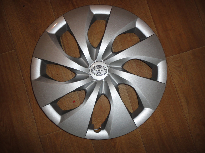 Колпаки на диски Toyota Corolla 2015 г.  1.6 л бензин Киев