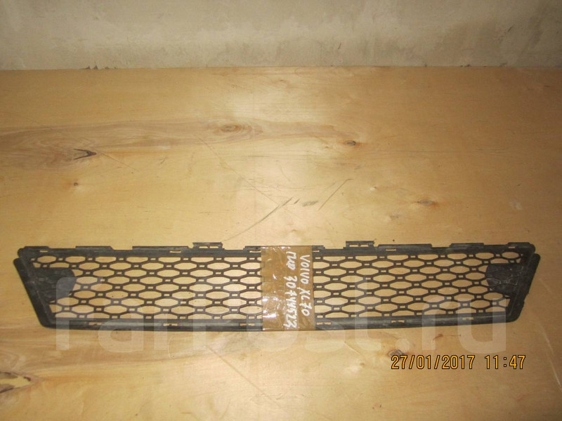 Решітка бампера нижня Volvo XC70  2017 універсал 3.2 Бензин 