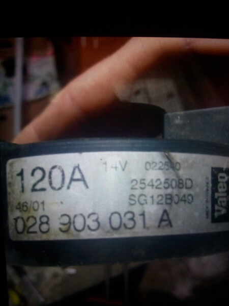 Генератор Volkswagen Passat B5  2002 универсал 1.9 Дизель 