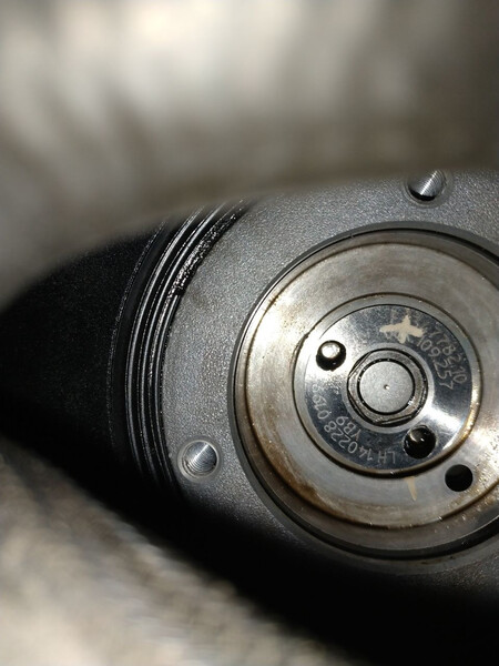 Центральний клапан шестерні распредвала (клапан фазорегулятора) Volkswagen Passat  2014 1.8 Бензин 