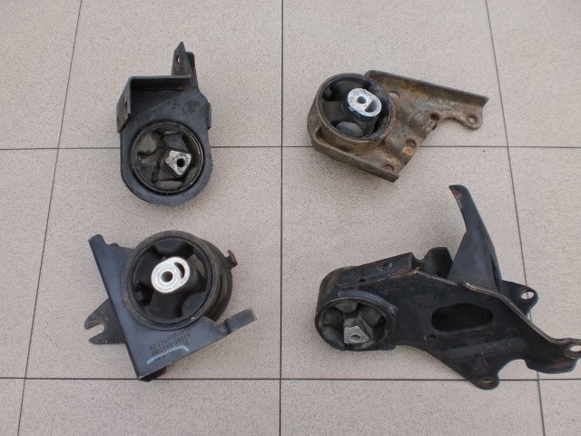 Подушка двигателя 4861255AB   Dodge Ram Van