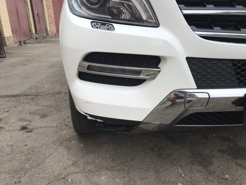 Накладка бампера переднего хром Mercedes-Benz M-Class  2014  Бензин Киев