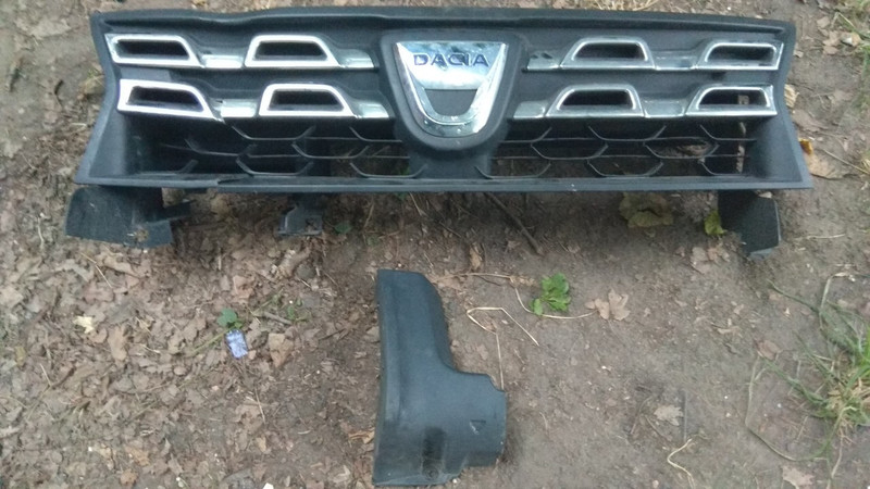 Передняя решетка Dacia Duster  2015 1.5 Дизель Житомир