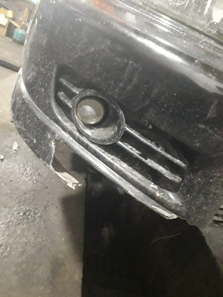 Решетка бампера левая Mitsubishi Galant 8 1998 г.  2.5 л бензин Ровно