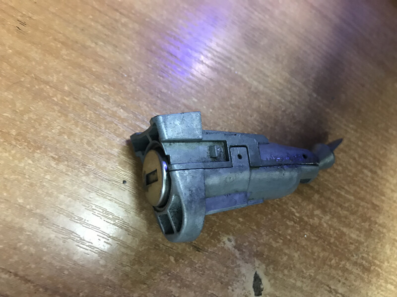 Личинка замку дверей Volkswagen Caddy 4 універсал 2019 р.  1.6 л дизель Київ