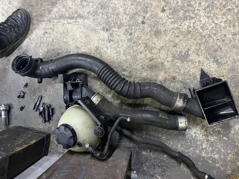 Патрубки интеркуллера BMW 3 Series  2012 2.0 Бензин Днепр