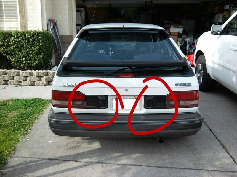 Накладка под номер (задняя) Mazda Familia  1986 хэтчбек 1.3 Бензин Одесса