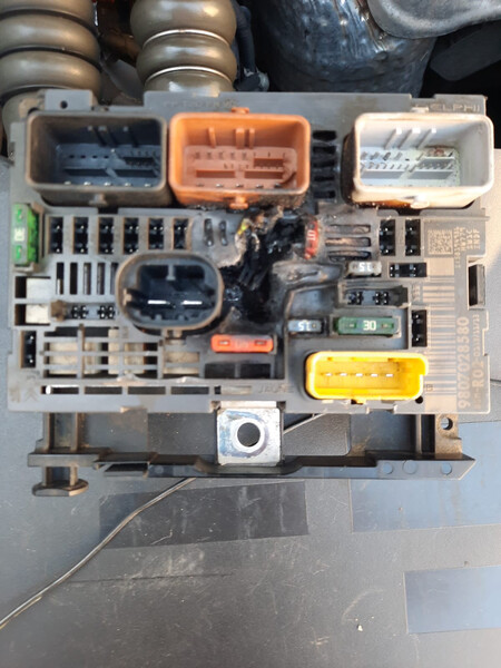 Блок предохранителей Citroen C5 универсал 2011 г.  1.5 л дизель Бережаны