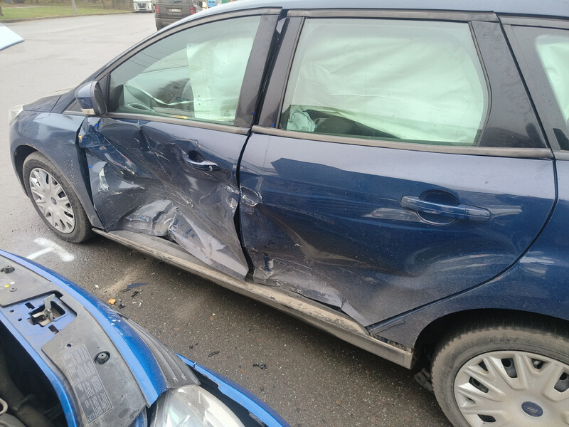 Двері задні Ford Focus 3  2013 універсал 1.6 Дизель 