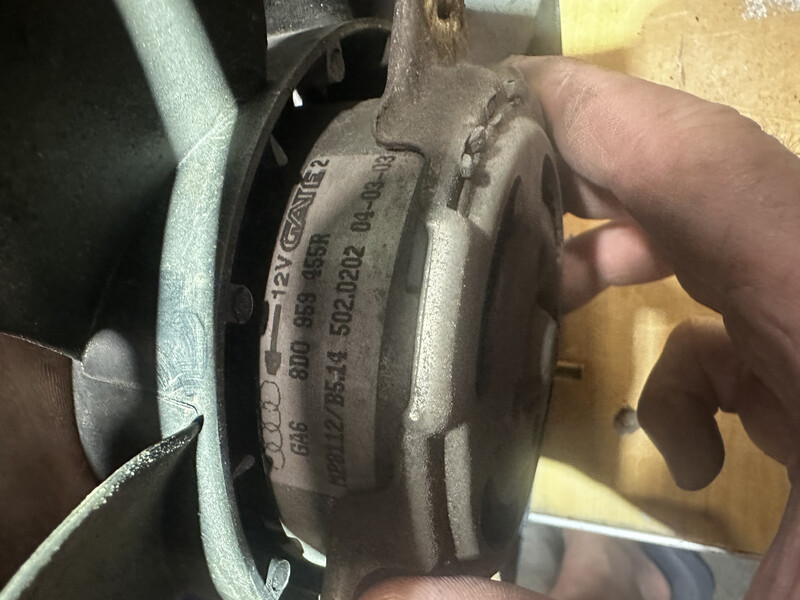 Вентилятор кондиционера Volkswagen Passat B5  2003 1.6 Бензин 