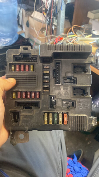 Блок предохранителей Renault Scenic 2 универсал 2006 г.  1.6 л бензин Одесса