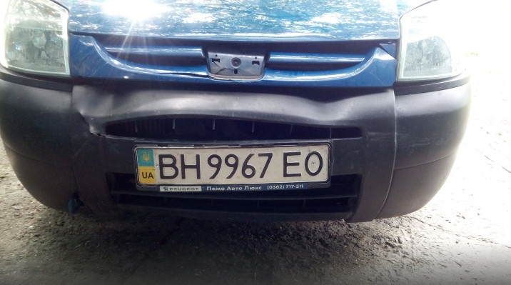 Передний бампер, решетка Peugeot Partner  2007 универсал 1.6 Дизель Днепр