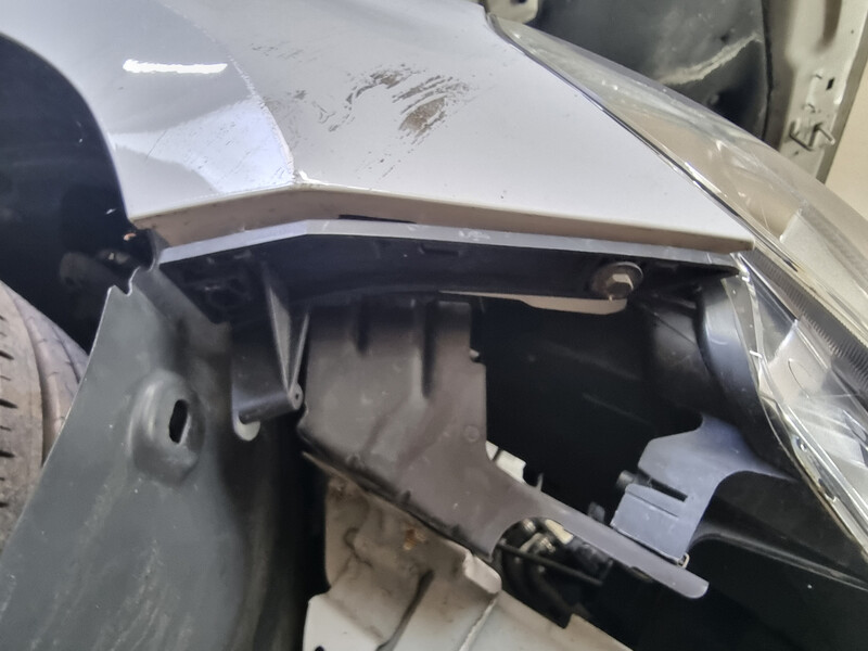 Направляющая бампера Peugeot 2008  2016 1.6 Дизель Киев