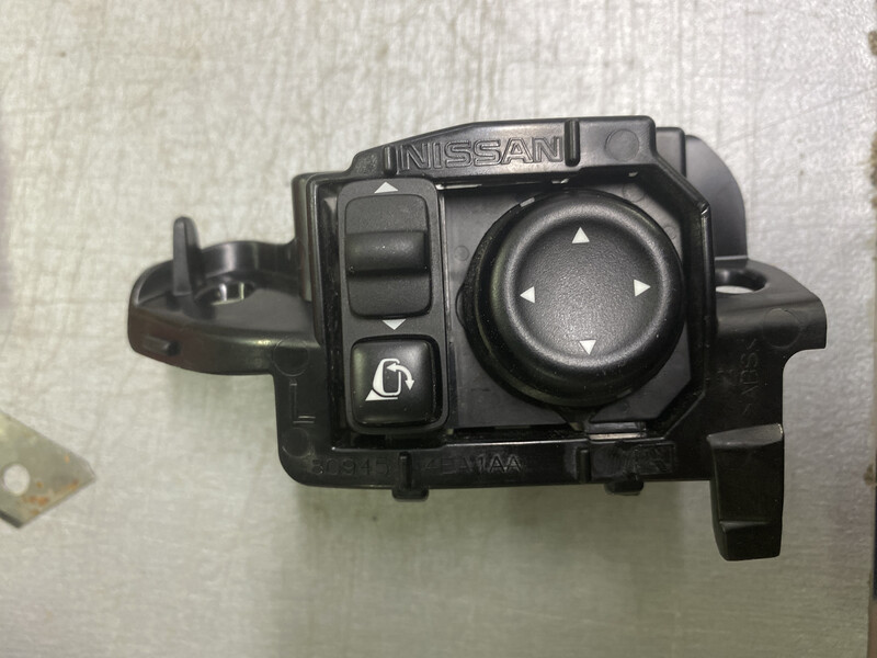 Кнопка управления зеркалами Nissan Qashqai J11  2016 2.0 Бензин 