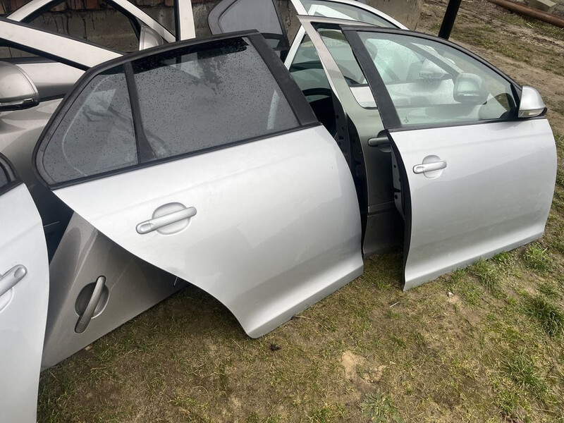 Задня права дверка la7w Volkswagen Golf  2008 2.0 Дизель Луцк