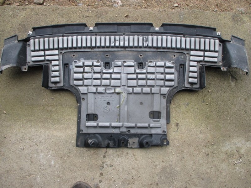 Защита двигателя пластиковая 7L8825439   Audi Q7