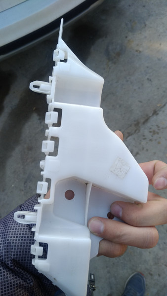 Кронштейн бампера переднего правый Chevrolet Tracker  2018 1.4 Бензин Харьков