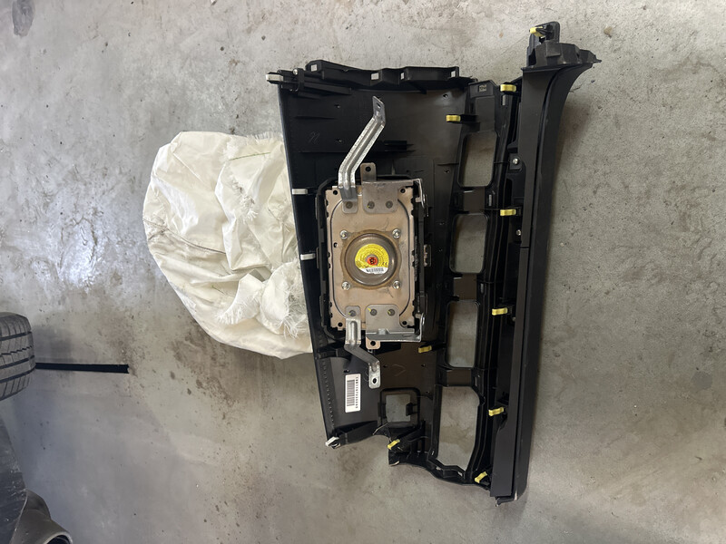 Накладка торпеди с подушкою Toyota Camry  2014 2.5 Бензин 