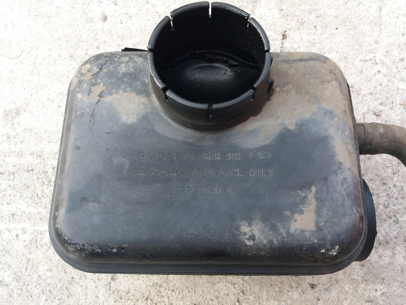 Резонатор повітряного фільтра Chevrolet Captiva  2007 універсал 2.4 Бензин 