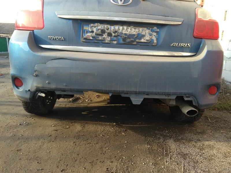 Бампер задній Toyota Auris  2011 хетчбек 1.6 Бензин 