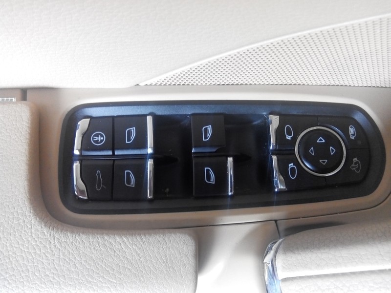 Кнопки стклоподьемника Porsche Cayenne  2011 4.8 Бензин 