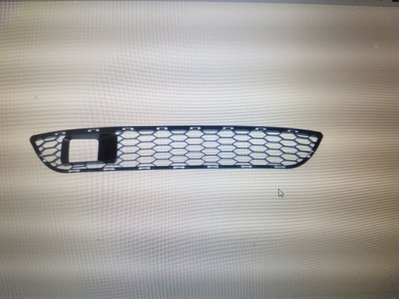 Решітка бампера нижня Nissan Sentra  2018 1.8 Бензин Херсон