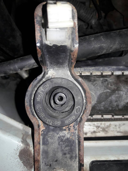 Кронштейны радиатора Nissan Almera Classic  2007 1.6 Бензин Чертков