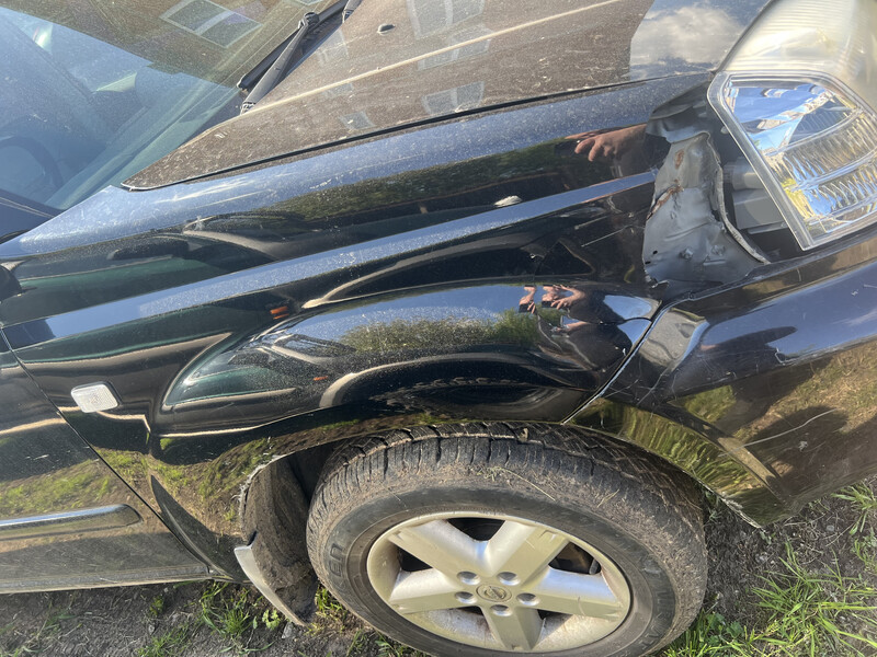 Крило праве чорне Nissan X-Trail T30  2005 2.5 Бензин Городенка