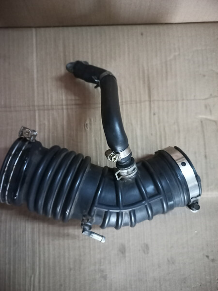 Патрубок воздуховода Nissan Primera  2001 2.0 Бензин Арциз