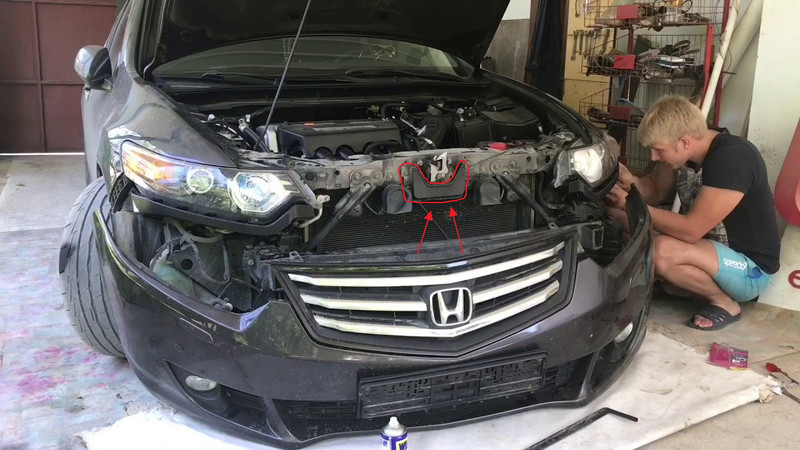 Пластик под замок капота Honda Accord 8 CU 2010 2.4 Бензин Краматорск