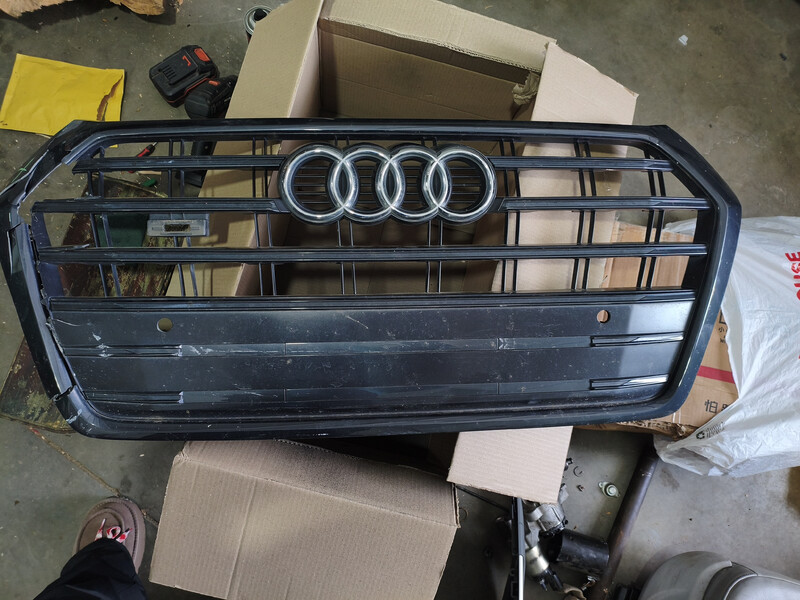 Решітка передня Audi Q5 SQ5 2018 3.0 Бензин 