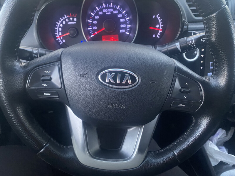 Кнопки на руль Kia Rio 3 2012 г.  1.4 л бензин Киев