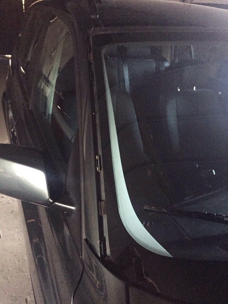 Пластмаса молдінг під лобове вітрове скло права BMW X3 E86  2007 2.0 Дизель 