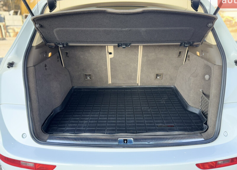 Полиця багажника Audi Q5  2013 2.0 Бензин 