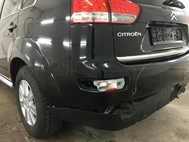 Задний бампер Citroen C-Crosser 2011 г.  1.6 л бензин Киев