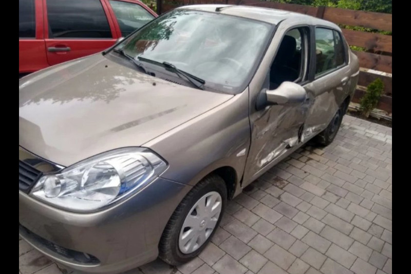Дверь передняя Renault Symbol 2011 г.  1.2 л бензин Николаев