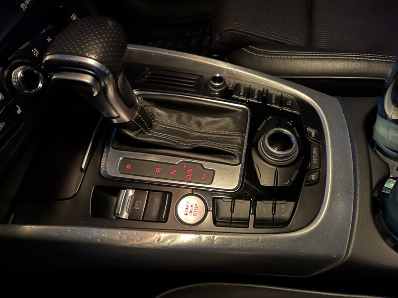 Хромированные накладки Audi Q5  2012 2.0 Дизель Киев