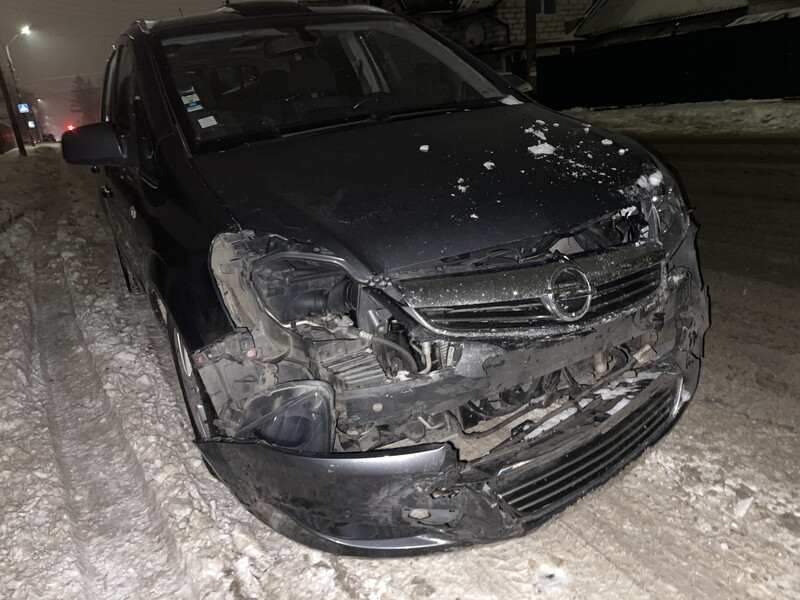 Бампер передний Opel Zafira  2011 универсал 1.7 Дизель Житомир
