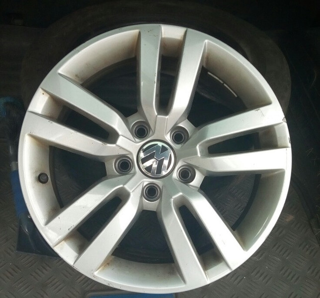 Диск литой 5N0 601 025 R 8Z8   Volkswagen Tiguan