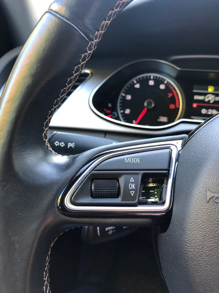 Кнопка или блок кнопок на руле Audi A4 B8  2010 2.5 Бензин Киев