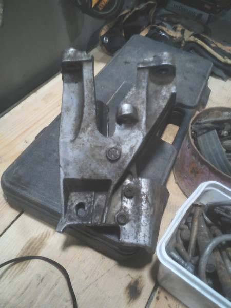 Кронштейн крепления двигателя к подушке (левый) Suzuki Grand Vitara  2009 универсал 2.4 Бензин Измаил