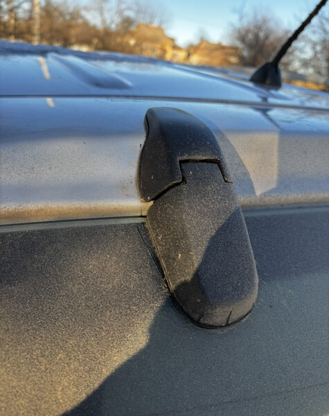 Завіси скла багажника Kia Sportage 2  2007 2.0 Дизель Дубно