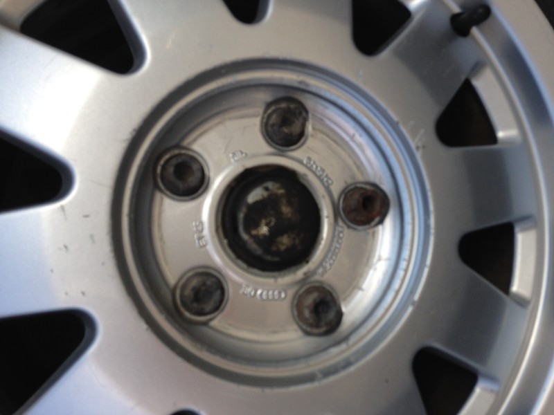 Оригинальный колпак на заводской диск Audi A6 C4 універсал 1996 р.  2.5 л бензин Миколаїв