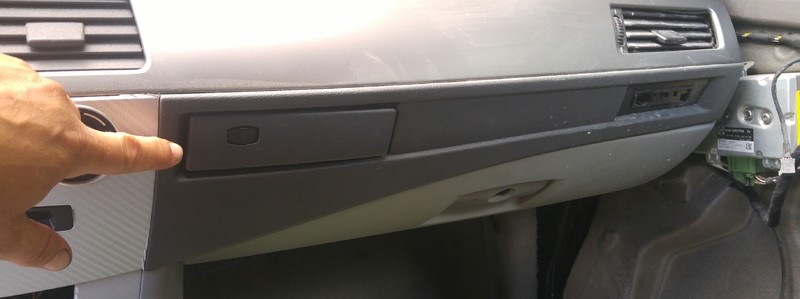 Панель с подстаканниками в цвет BMW 5 Series E60  2004 3.0 Дизель Полтава