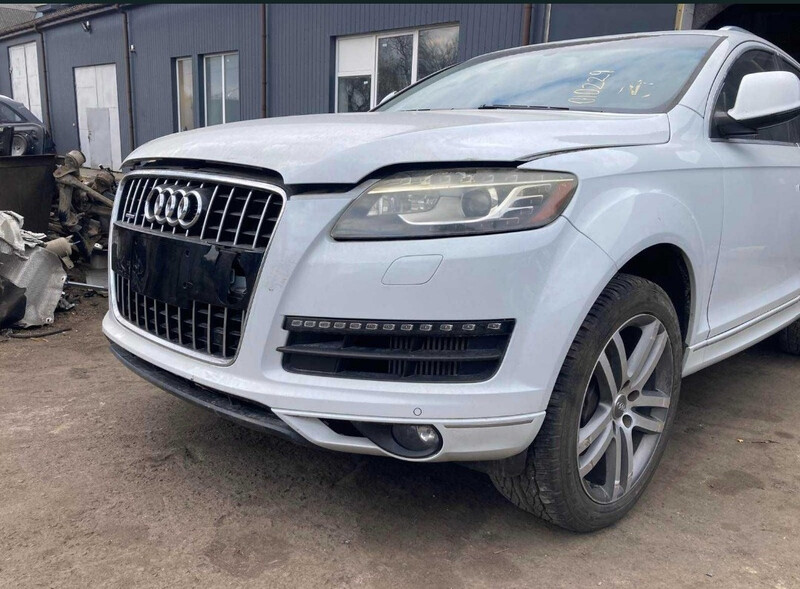 Бампер Audi Q7 2014 р.  3.0 л дизель Рівне