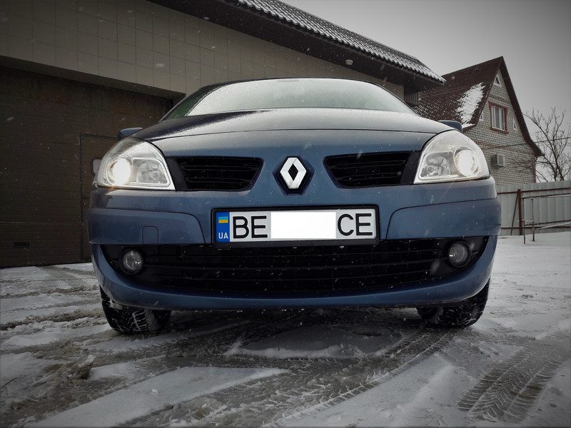 Бампер передний Renault Grand Scenic 2  2008 хэтчбек 2.0 Бензин Николаев