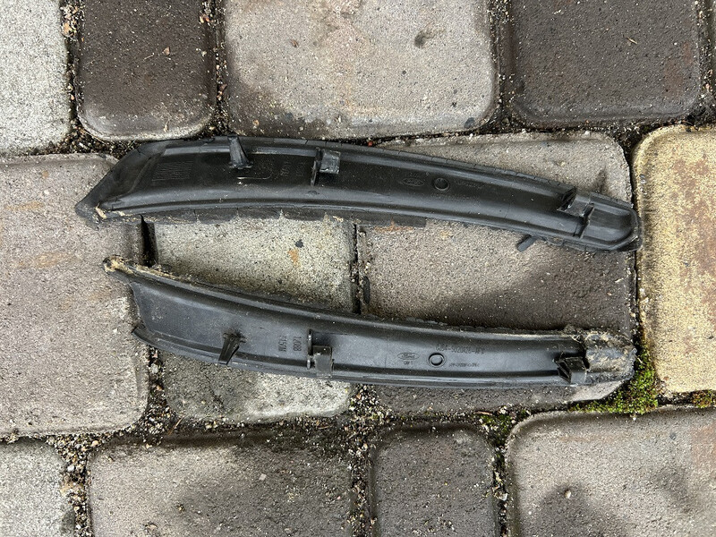 Уплотнители решетки дворников Ford Escape  2017 1.6 Бензин Одесса